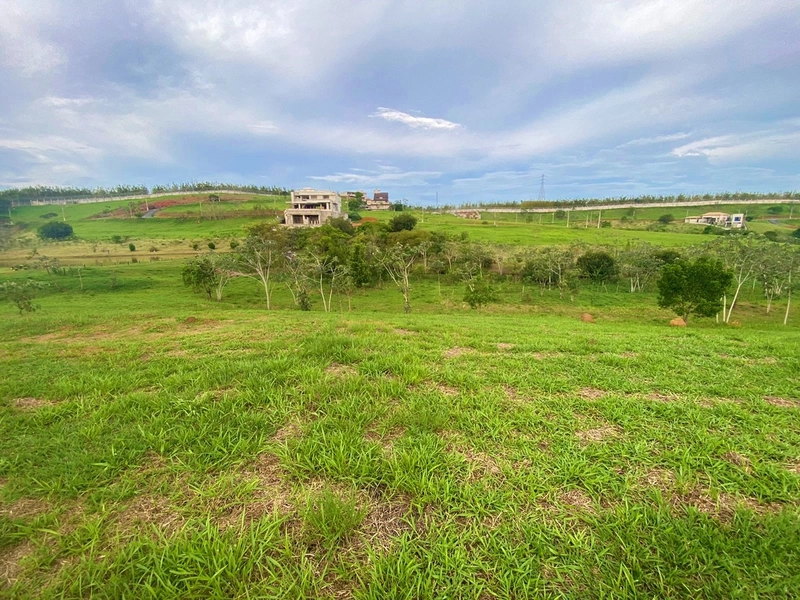 Terreno 1000 m2 no Condomínio Village da Serra em Tremembé SP: 1ª foto da galeria de imagens do imóvel
