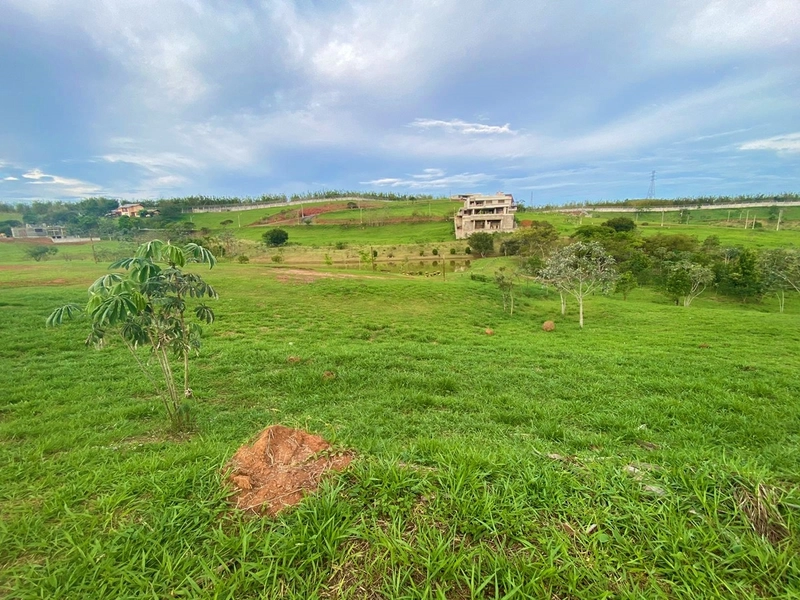 Terreno no Condomínio Village da Serra, em Tremembé - SP: 1ª foto da galeria de imagens do imóvel
