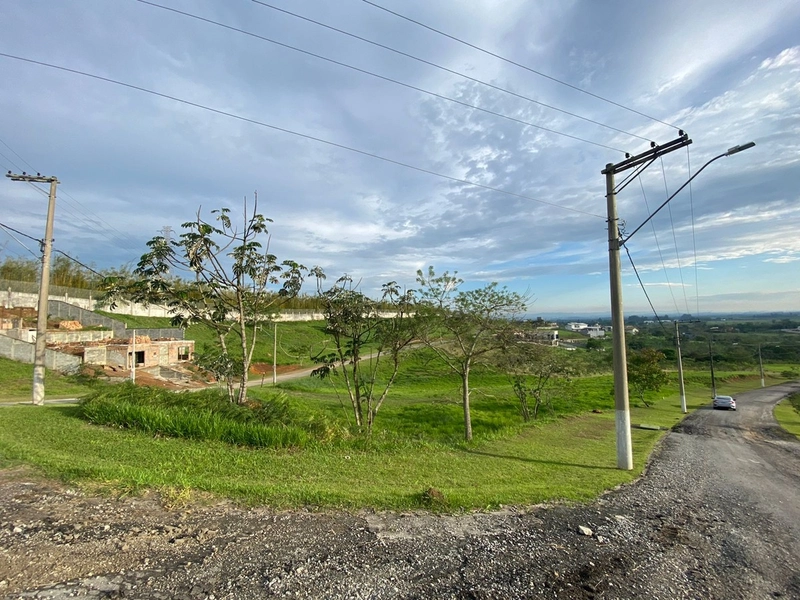 Terreno no Condomínio Village da Serra, em Tremembé - SP: 1ª foto da galeria de imagens do imóvel