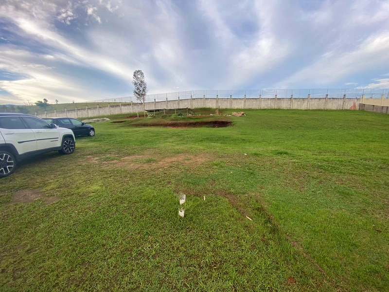Terreno no Condomínio Village da Serra, em Tremembé - SP: 2ª foto da galeria de imagens do imóvel