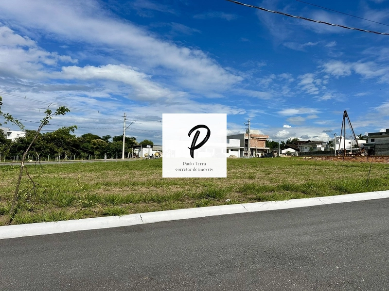 Terreno plano com mais de 300 m2 no condomínio fechado Colinas do Sol: 1ª foto da galeria de imagens do imóvel