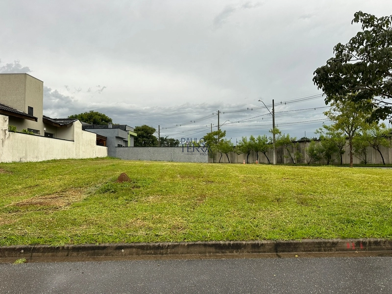 Terreno de esquina com 455 m2 no Condomínio OuroVille em Taubaté SP: 2ª foto da galeria de imagens do imóvel