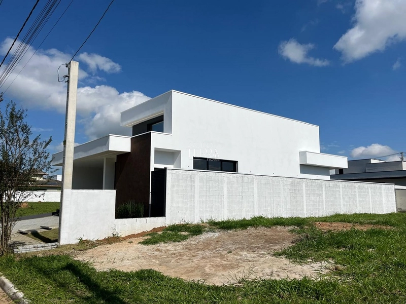 Casa nova com 3 suítes e piscina no Condomínio Ouroville em Taubaté SP: 3ª foto da galeria de imagens do imóvel