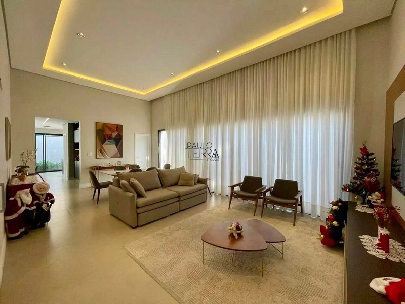 Casa térrea com piscina e planejados. Condomínio San Marco -Taubaté SP: 2ª foto da galeria de imagens do imóvel