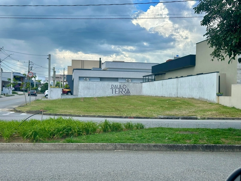 Terreno de esquina à venda no condomínio Ouroville em Taubaté SP: 1ª foto da galeria de imagens do imóvel