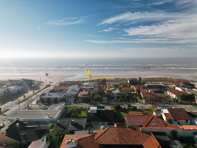 Casa com Piscina: 2ª foto da galeria de imagens do imóvel