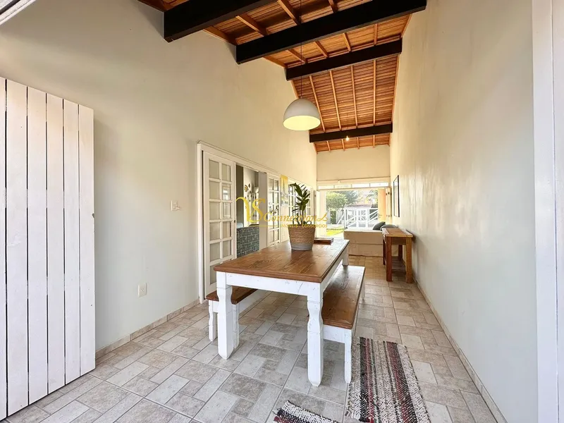 Casa com Piscina: 7ª foto da galeria de imagens do imóvel