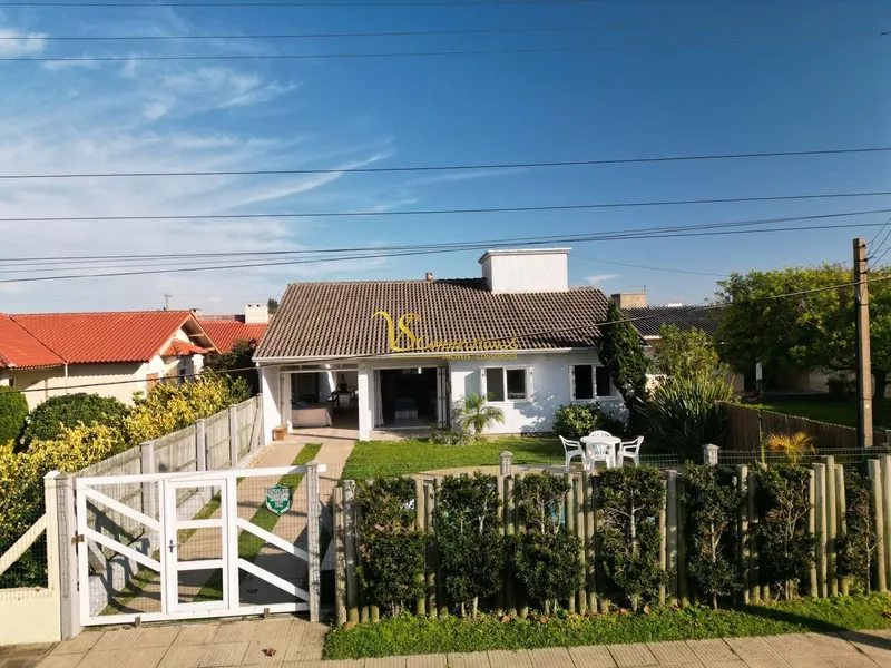 Casa com Piscina: 24ª foto da galeria de imagens do imóvel