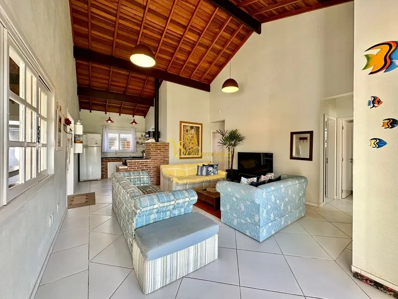 Casa com Piscina: 4ª foto da galeria de imagens do imóvel