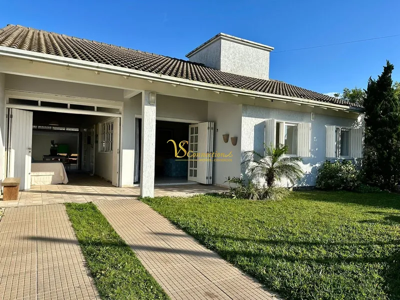 Casa com Piscina: 20ª foto da galeria de imagens do imóvel