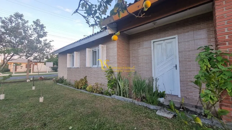 CASA À VENDA EM ATLÂNTIDA SUL: 3ª foto da galeria de imagens do imóvel