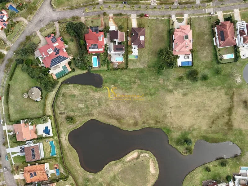 MARAVILHOSA CASA À VENDA NO ÚNICO CONDOMÍNIO COM CAMPO DE GOLF.: 30ª foto da galeria de imagens do imóvel