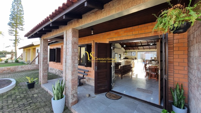 AMPLA CASA À VENDA EM ATLÂNTIDA SUL: 3ª foto da galeria de imagens do imóvel