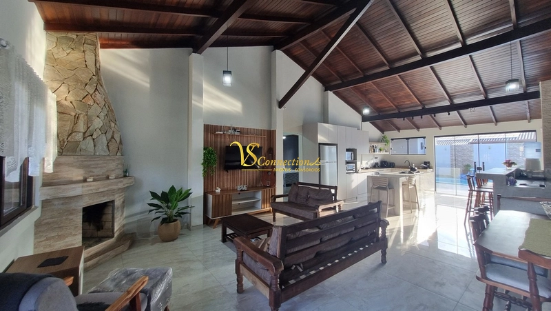 AMPLA CASA À VENDA EM ATLÂNTIDA SUL: 4ª foto da galeria de imagens do imóvel