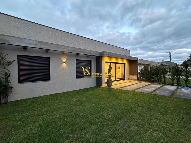 EXCELENTE CASA EM ATLÂTIDA SUL APENAS À 400MT DO MAR