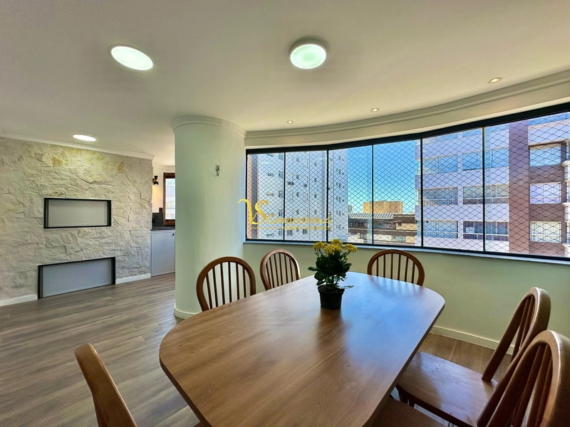 APARTAMENTO À VENDA COM VISTA PARA O MAR