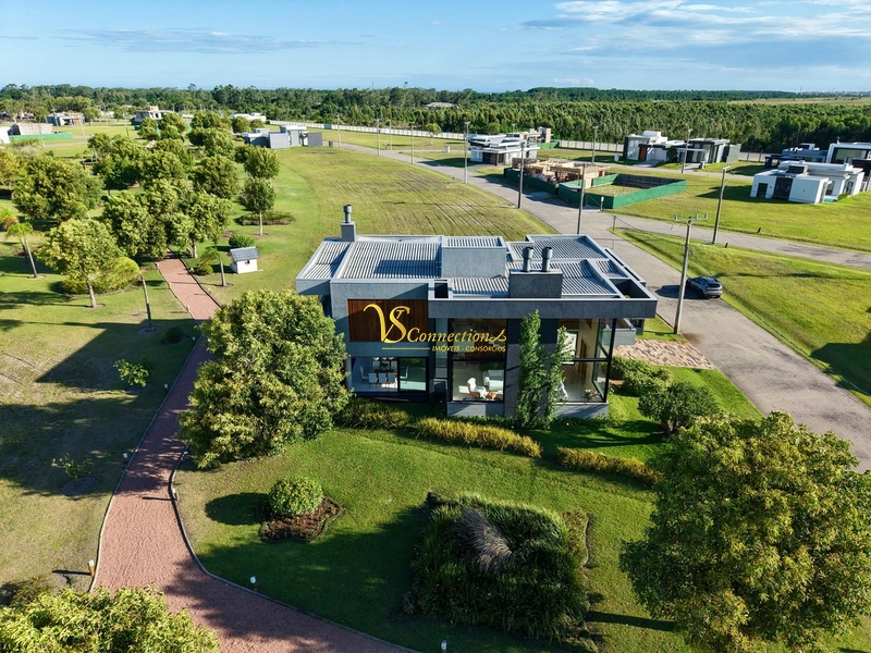 OPORTUNIDADE ÚNICA! CASA DA PRAÇA NO CONDOMÍNIO TERRASUL EM CAPÃO: 2ª foto da galeria de imagens do imóvel