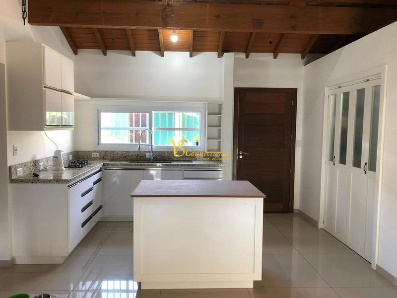 CASA À VENDA EM ATLÂNTIDA SUL: 3ª foto da galeria de imagens do imóvel