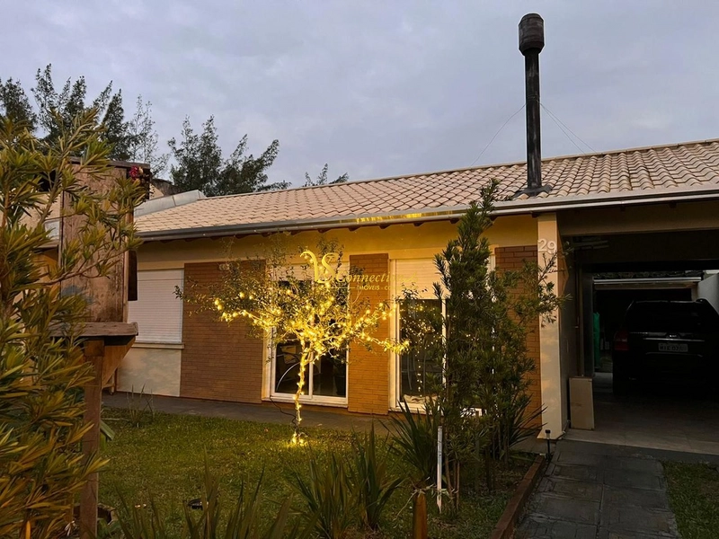 CASA À VENDA EM ATLÂNTIDA SUL: 1ª foto da galeria de imagens do imóvel