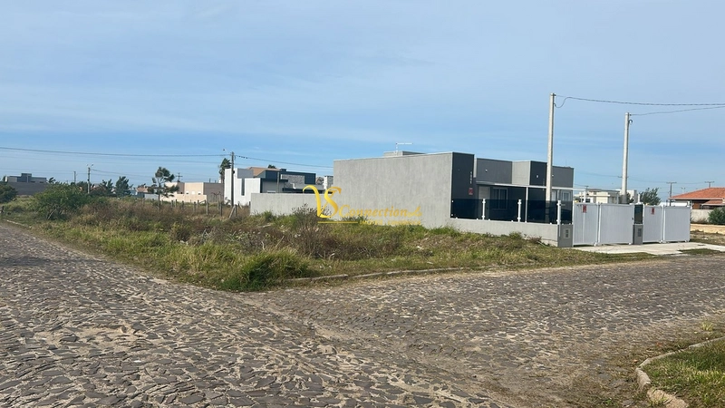 TERRENO À VENDA EM ATLÂNTIDA SUL: 1ª foto da galeria de imagens do imóvel