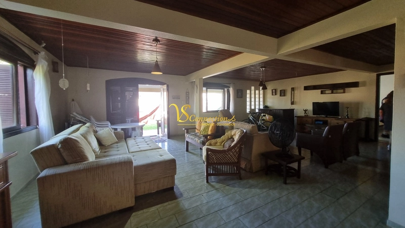 CASA À VENDA A 150m BEIRA-MAR: 3ª foto da galeria de imagens do imóvel