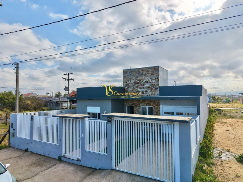CASA COM PISCINA NA PRAIA