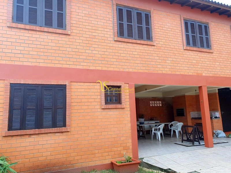 CASA COM 8 DORMITÓRIOS APENAS 150M DA PRAIA: 5ª foto da galeria de imagens do imóvel