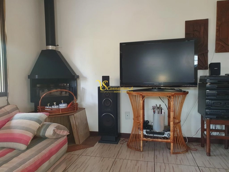 CASA COM 8 DORMITÓRIOS APENAS 150M DA PRAIA: 10ª foto da galeria de imagens do imóvel