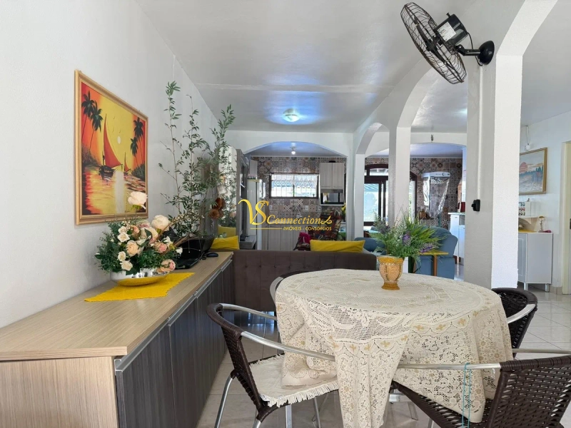 CASA A 50M DA PRAIA COM PISCINA: 4ª foto da galeria de imagens do imóvel