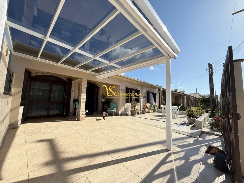 CASA A 50M DA PRAIA COM PISCINA: 2ª foto da galeria de imagens do imóvel