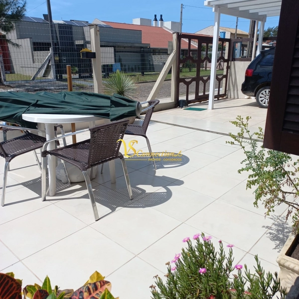 CASA A 50M DA PRAIA COM PISCINA: 10ª foto da galeria de imagens do imóvel