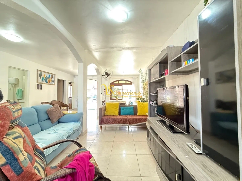 CASA A 50M DA PRAIA COM PISCINA: 6ª foto da galeria de imagens do imóvel