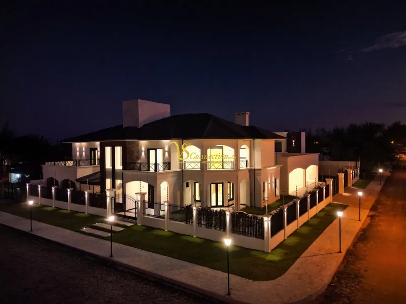 CASA NEOCLÁSSICA: 2ª foto da galeria de imagens do imóvel