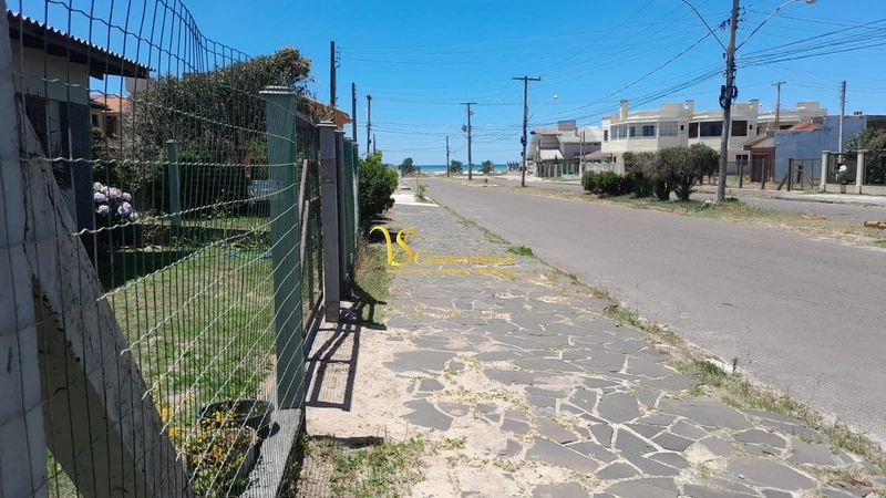 Oportunidade Única: Casa de Esquina a 1 Quadra do Mar: 2ª foto da galeria de imagens do imóvel
