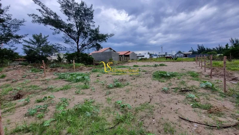 TERRENO À VENDA EM ATLANTIDA SUL NA AV. PARAGUASSU.: 1ª foto da galeria de imagens do imóvel