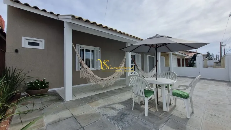 EXCELENTE CASA DE FRENTE PARA A PRAIA!