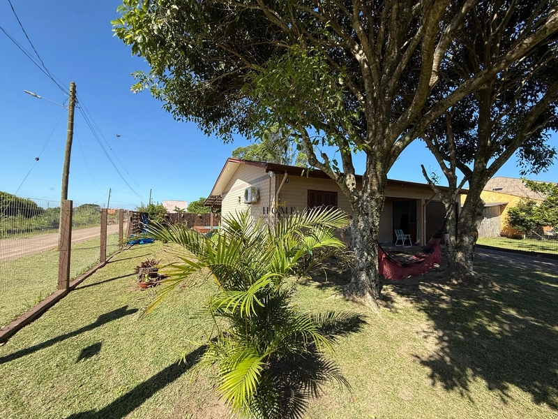 Casa à venda em Imbé com piscina: 3ª foto da galeria de imagens do imóvel