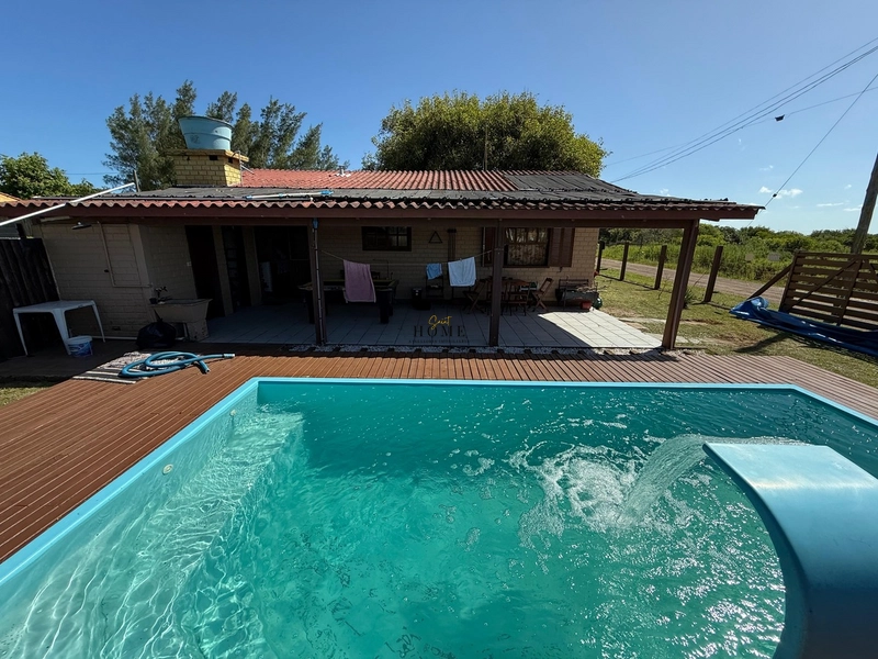 Casa à venda em Imbé com piscina: 2ª foto da galeria de imagens do imóvel
