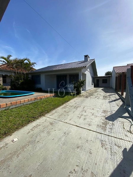 Casa à venda com piscina: 1ª foto da galeria de imagens do imóvel
