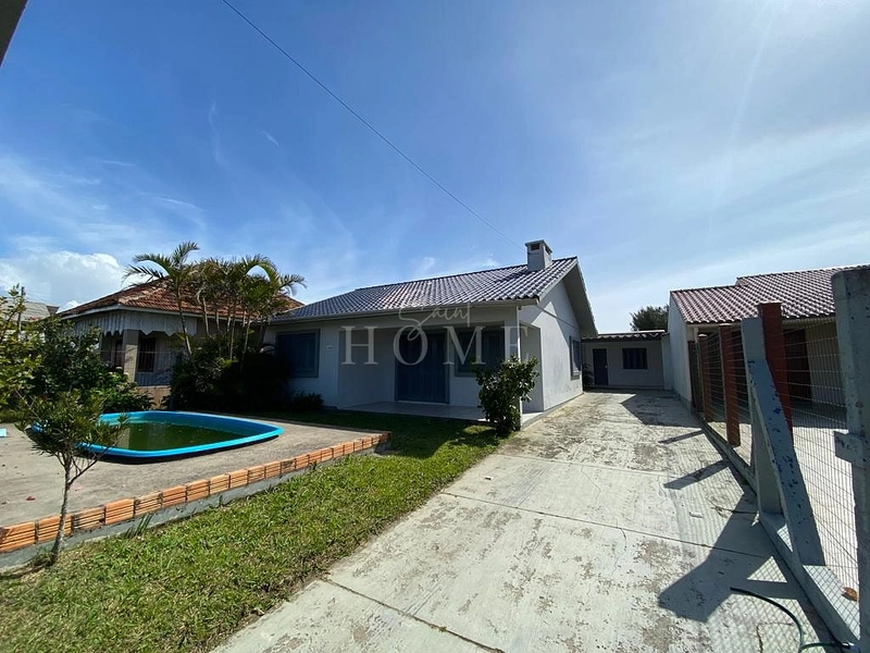 Casa à venda com piscina: 2ª foto da galeria de imagens do imóvel
