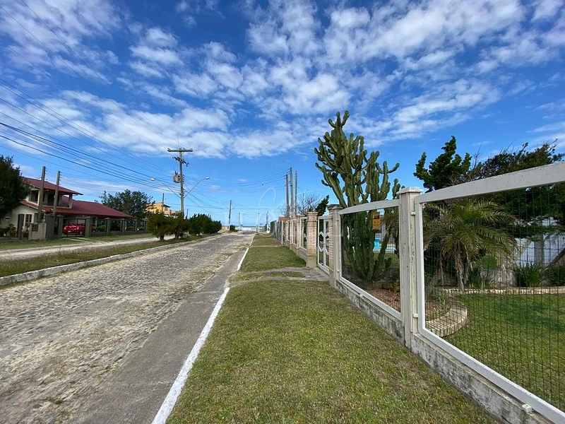 Casa à venda, próximo ao mar: 2ª foto da galeria de imagens do imóvel
