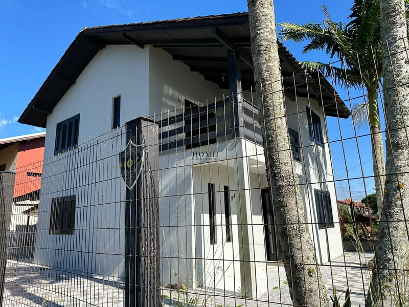 Casa à venda próxima ao mar: 1ª foto da galeria de imagens do imóvel