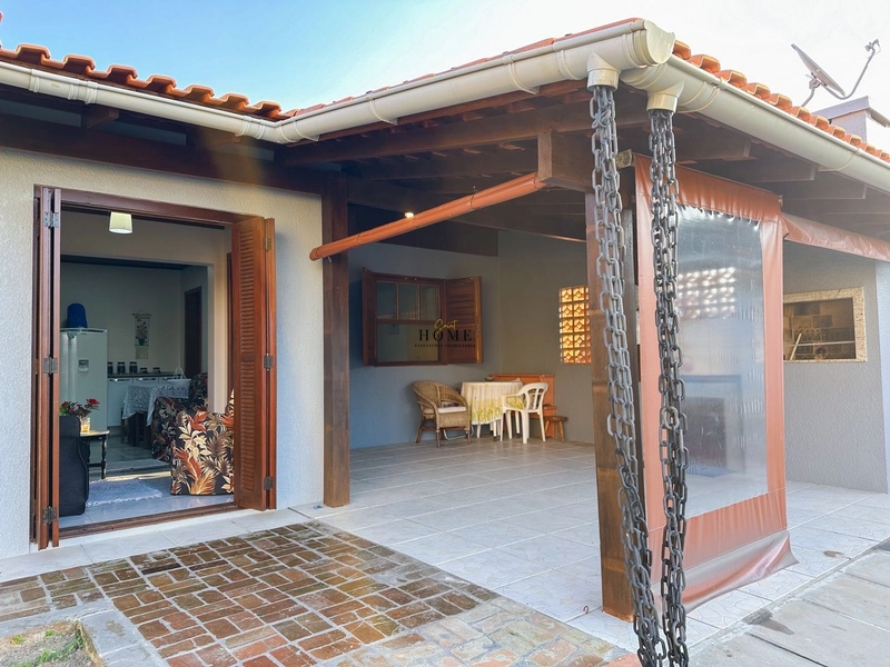Casa em Mariluz com excelente localização próxima ao mar: 2ª foto da galeria de imagens do imóvel