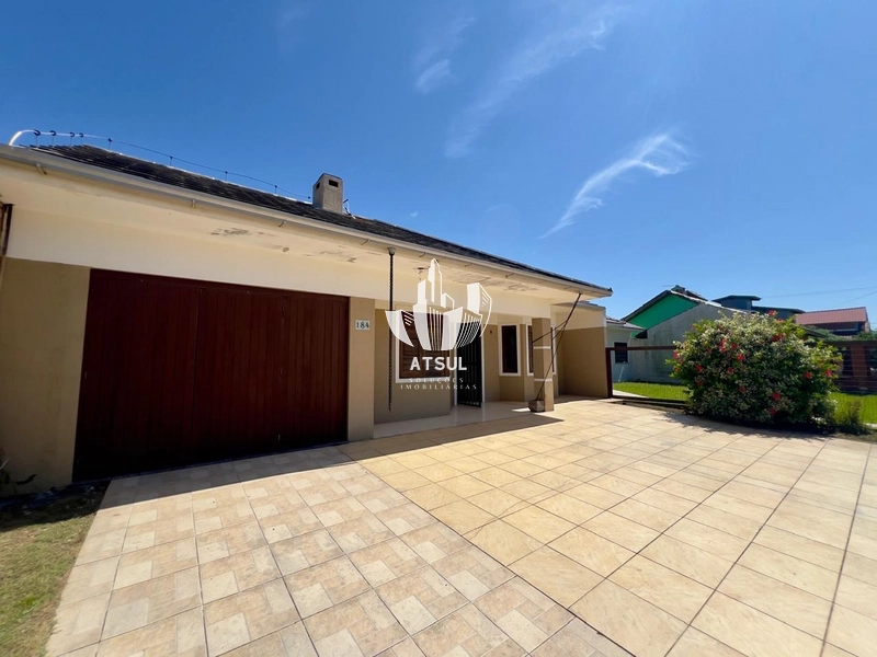 Casa à venda em Atlântida Sul: 2ª foto da galeria de imagens do imóvel