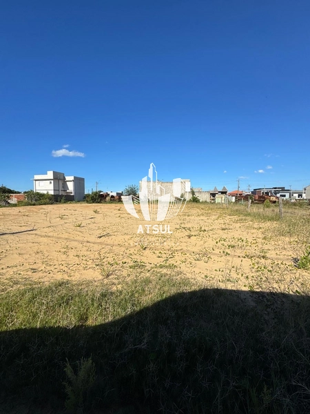 Terreno à venda em Atlântida Sul