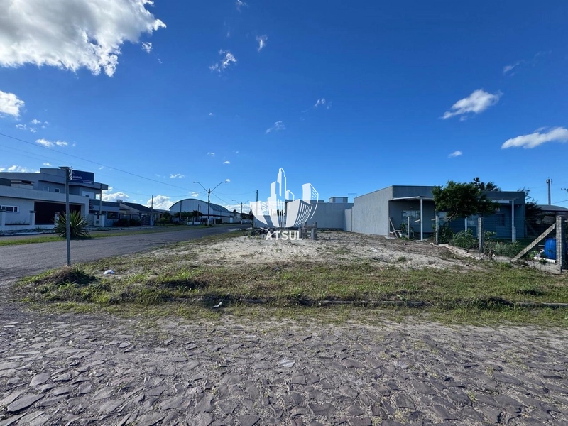 Terreno à venda em Atlãntida Sul