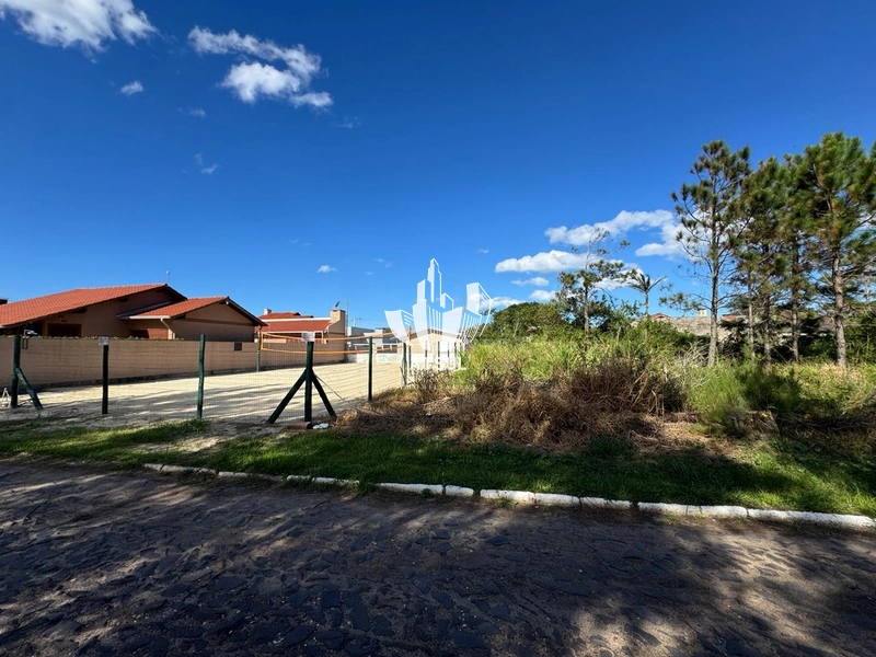 Terreno à venda em Atlântida Sul: 1ª foto da galeria de imagens do imóvel