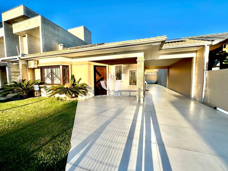 Casa à venda em Atlântida Sul: 2ª foto da galeria de imagens do imóvel