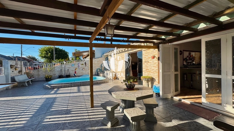 Casa à venda em Atlântida Sul: 1ª foto da galeria de imagens do imóvel
