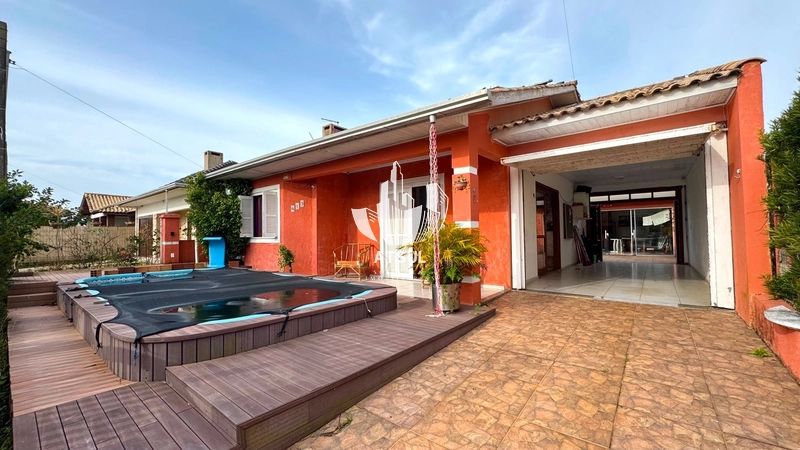 Casa à venda em Atlântida Sul: 1ª foto da galeria de imagens do imóvel